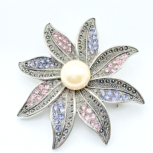 Premier Designs Jewelry - Silver Tone Rhinestone Faux Pearl Flower Brooch/Pendant Pink Purple Feminine 2"